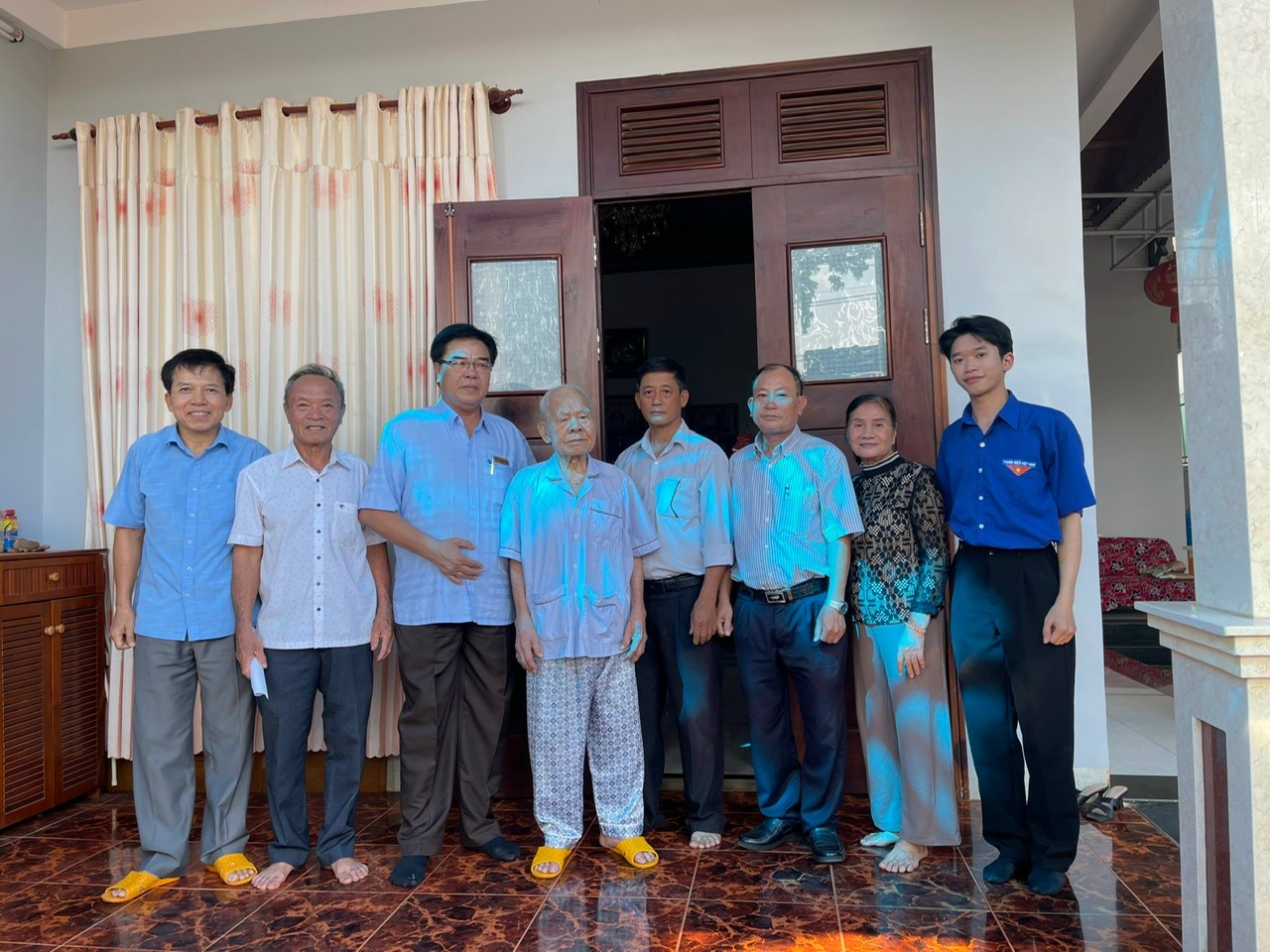ĐẢNG ỦY - HĐND - UBND - UBMTTQVN VÀ CÁC HỘI ĐOÀN THỂ PHƯỜNG THĂM, TẶNG QUÀ CHO CHIẾN SỸ THAM GIA CHIẾN DỊCH ĐIỆN BIÊN PHỦ